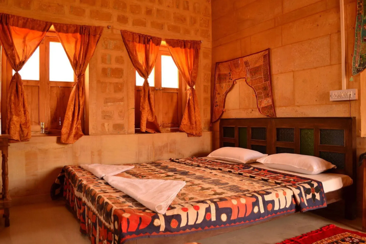 Arya Haveli Hotel