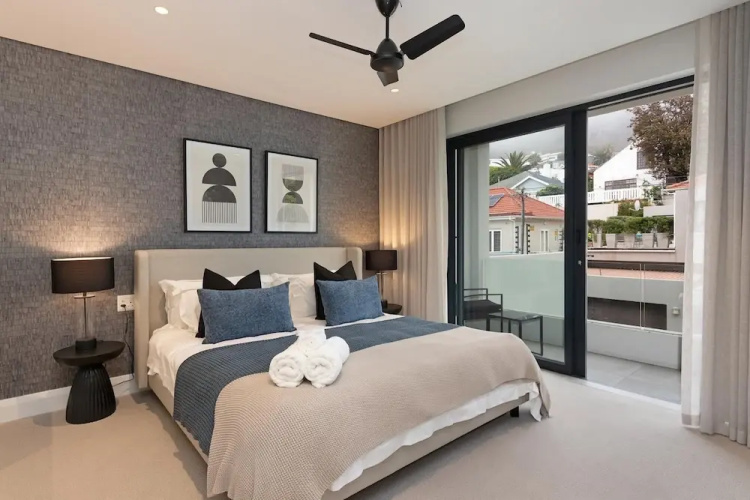 Oceanview Secure 3bed Apt Sea Point Marlo Breeze