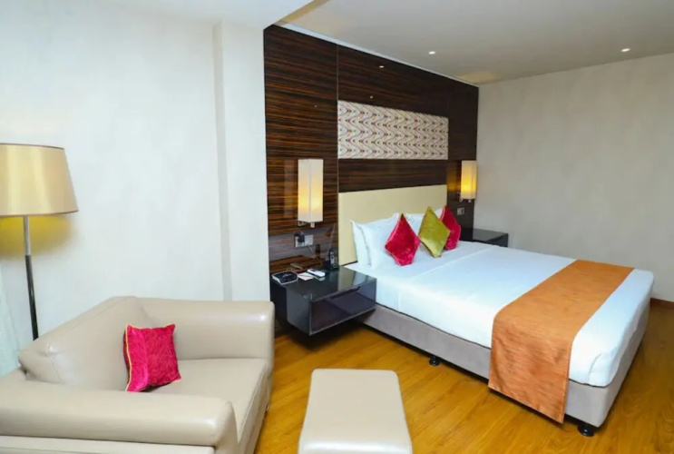 Goroomgo Crown Bhopal