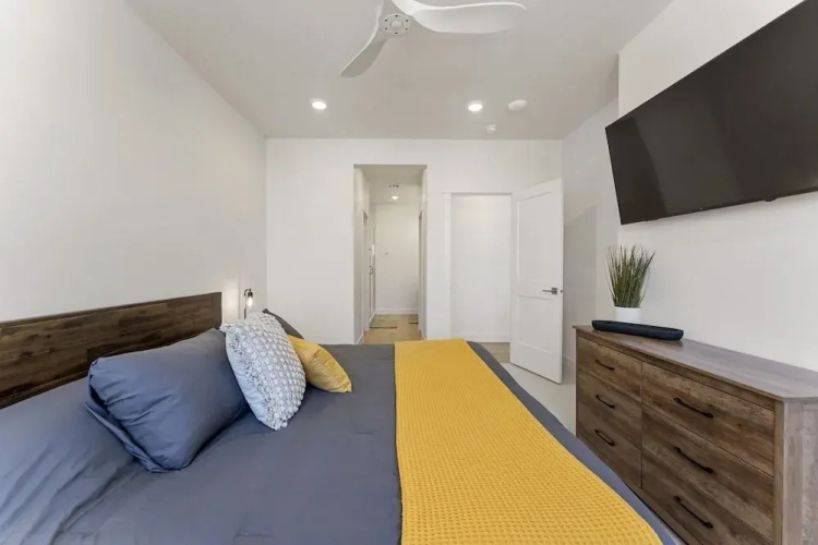 St. Gorgeous 3 Bedroom Condo