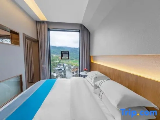 2 Bedrooms Family Suite with balcony and with view
