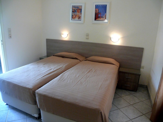 Standard Triple room