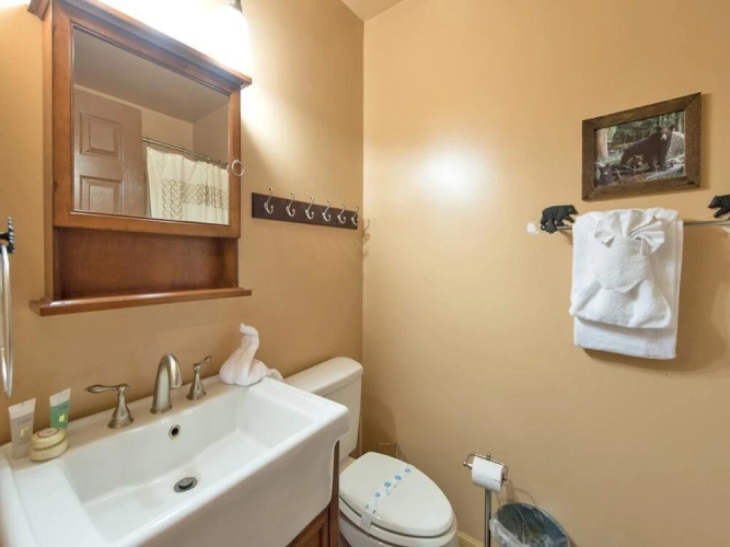 Bear Ridge 3 Bedroom Home with Hot Tub