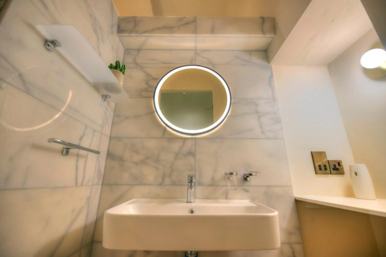 136 - Stylish & traditional 1 bedroom apartment