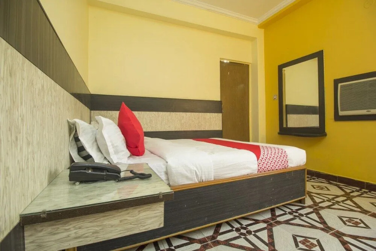 OYO 27610 Hotel Landmark