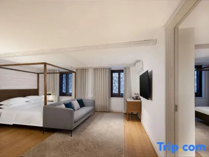 Deluxe Family room