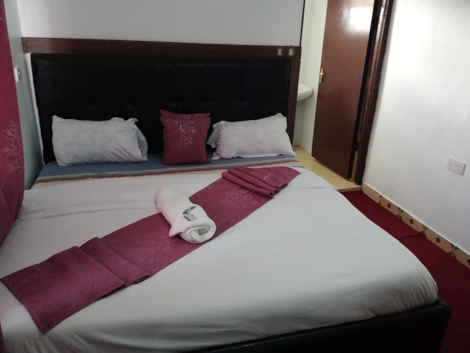 White House Lounge & Guest House
