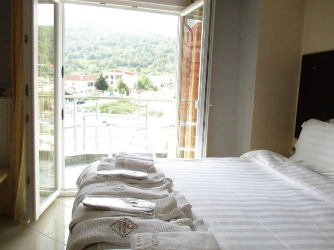 Kyknos De Luxe Hotel