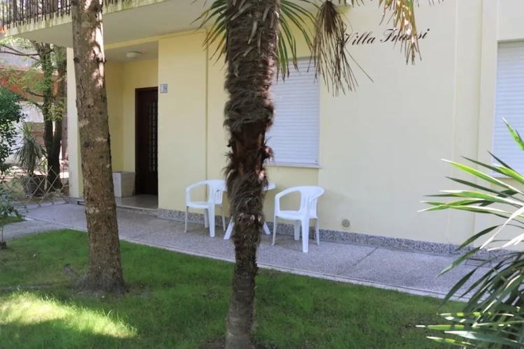 2 Bedrooms Apartment with garden view