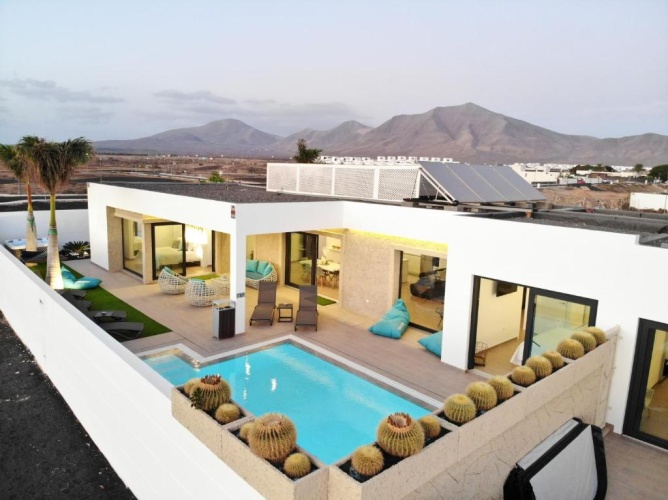 3 Bedrooms Villa
