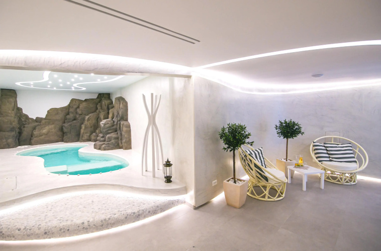 Acroterra Rosa Luxury Suites & Spa