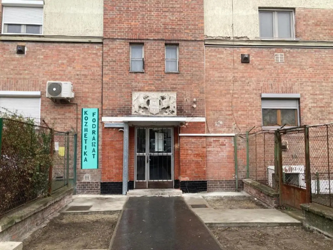 Poppy Flower Apartment