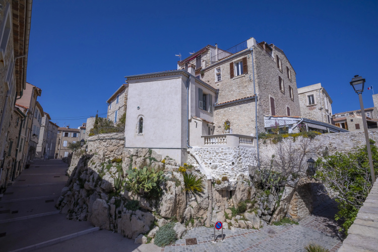 Le Cours Massena