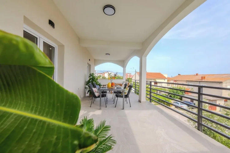 2 Bedrooms Apartment with sea view
