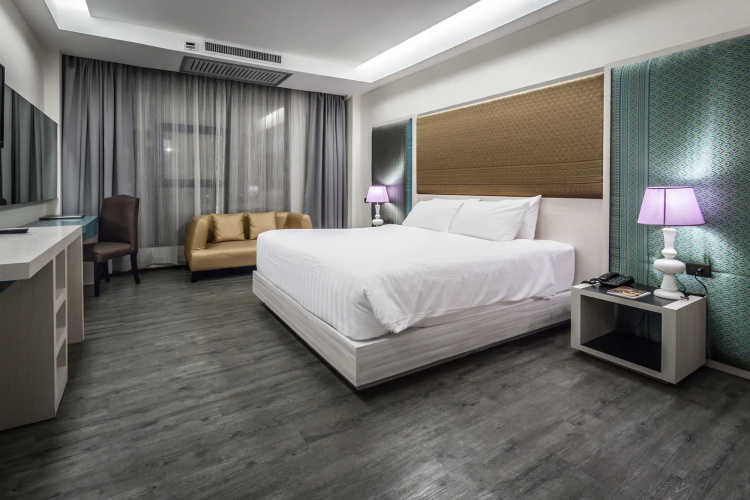 Alvarez Hotel