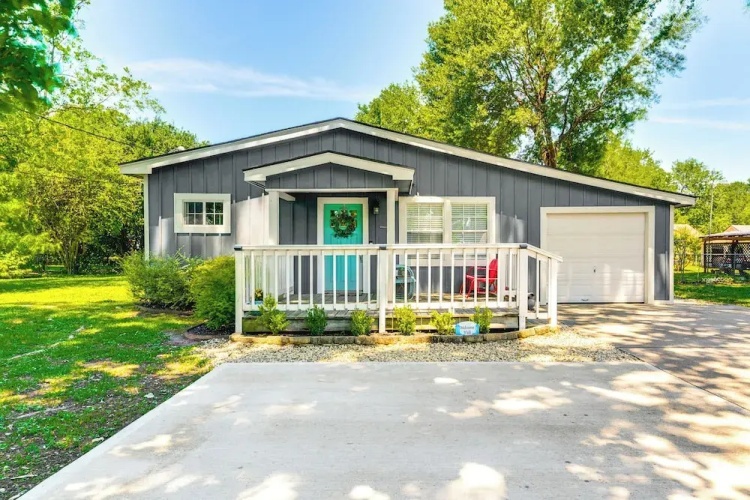 Pet-friendly Cottage, 3 Blocks to Main St!