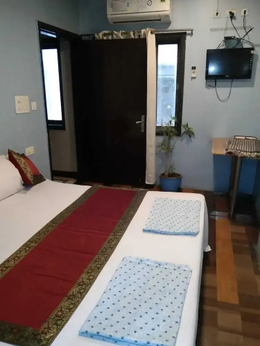 Hotel Medwin Kashi Dham