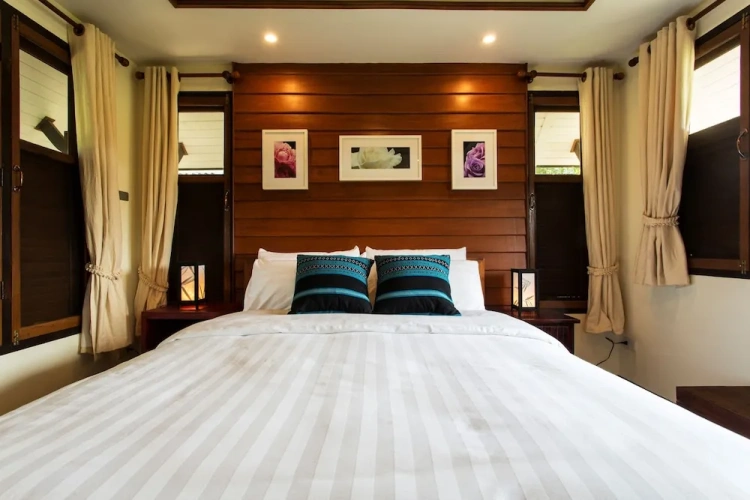6 Bedrooms Luxury Villa