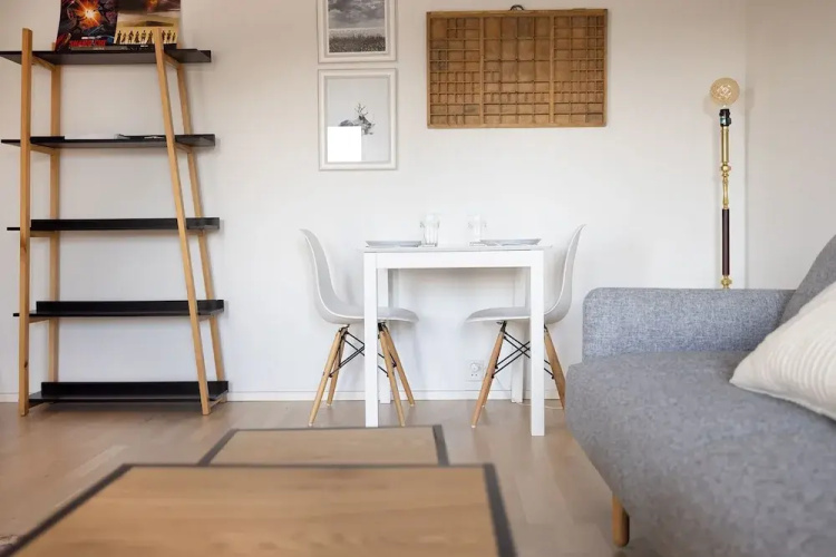 2ndhomes Bright 42m2 1BR Home w Balcony