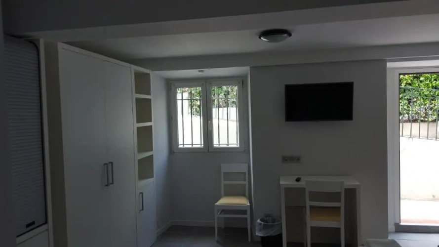 Standard Quadruple Basement room