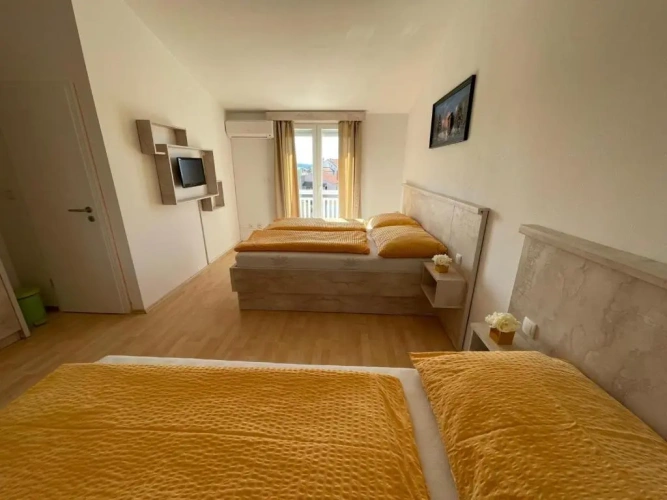Standard Triple room with balcony