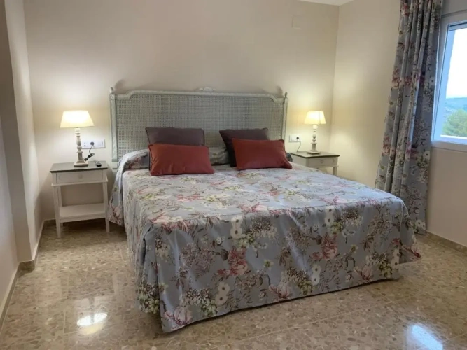 5 Bedrooms Cottage