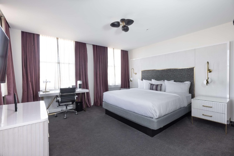 Deluxe Double room with city view