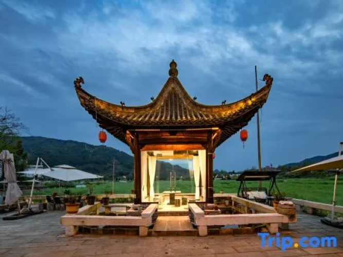 Xunhui · Hui Vista · Lakeside & Countryside Retreat