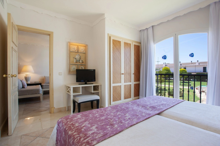 Grupotel Macarella Suites & Spa