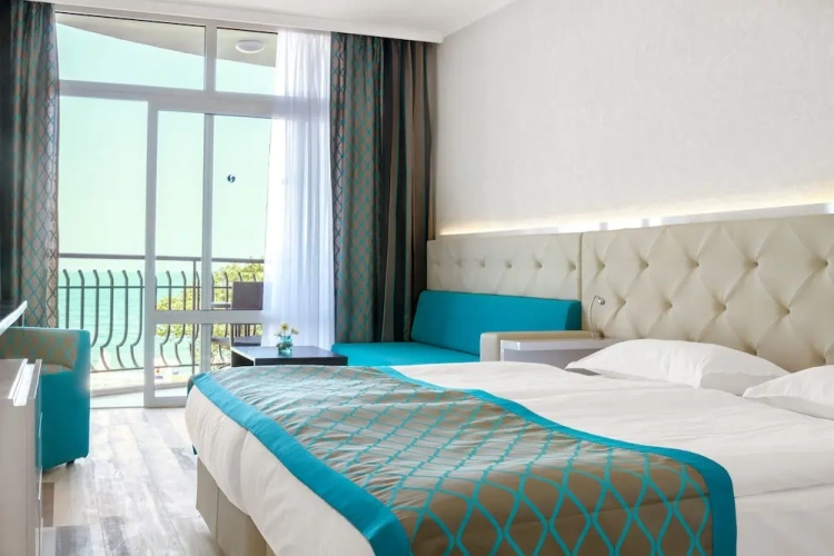 Standard Double room with balcony and with partial sea view