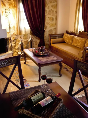 Aiolides Boutique Suites