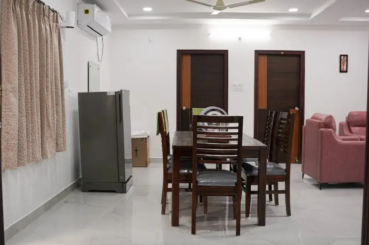 Manish Suites & Service Apartments