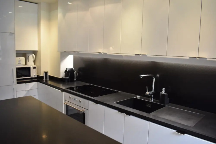 Studio Apartment Near Trocadéro & Champs Elysées - Image 10