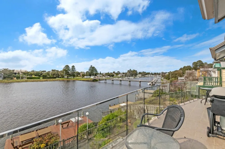 River Charm Apartment