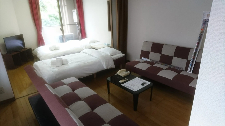 Pine Tree Hotel
