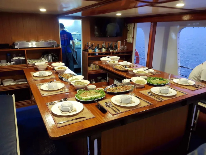 EL Nido Floating Hotel