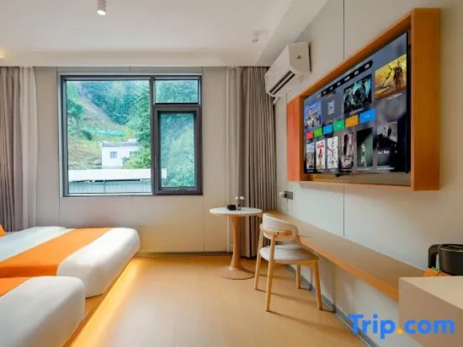 Standard Family room with mountain view