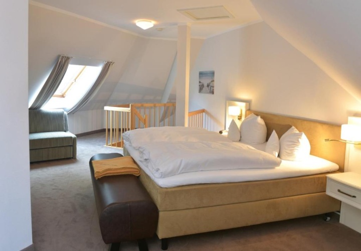 Suite with land view