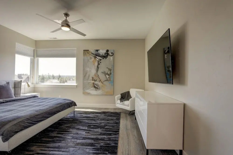 Ruby Peak   *30 Day Minimum 4 Bedroom Home by RedAwning