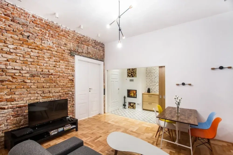 1 Bedroom Attic Apartment