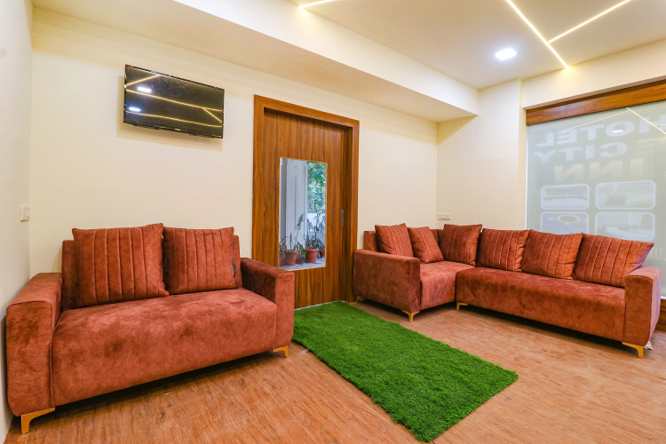 Fabhotel E City Inn