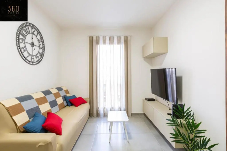 Lovely & Spacious home with King sized BED & AC by 360 Estates
