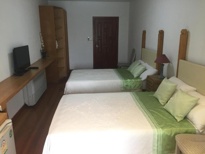 Standard Twin room with garden view