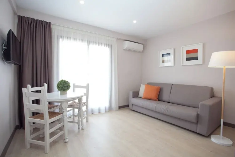 1 Bedroom Apartment with balcony