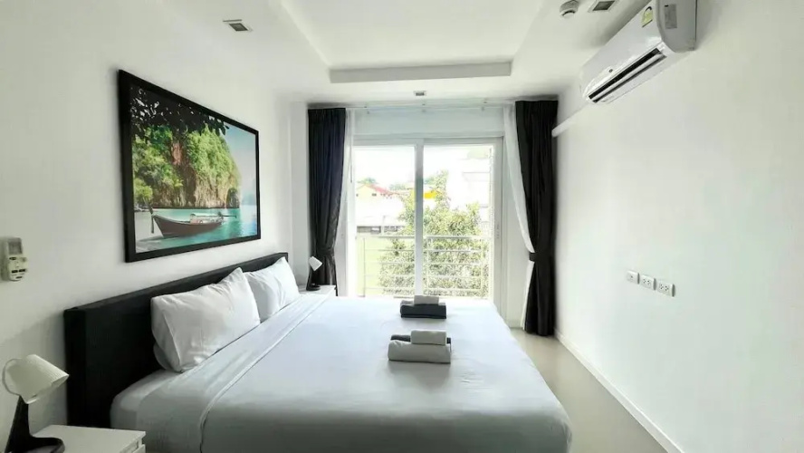 6-17 - 2 Bdr Condo With Balcony and Shared Pool