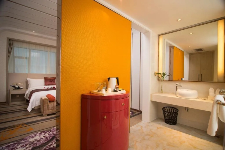 Pinnacle Art Hotel
