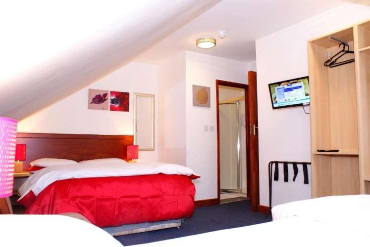 Standard Triple room