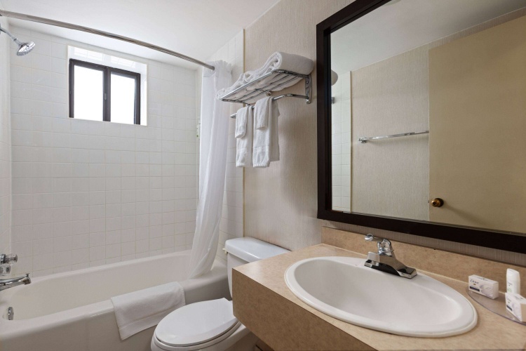 Travelodge By Wyndham Thunder Bay photo 11