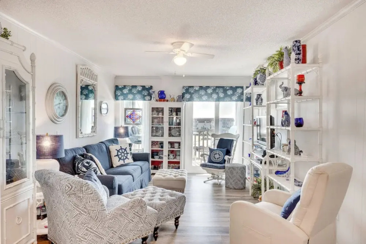 Atlantic Beach Condo w/ Balcony & Beach Access!