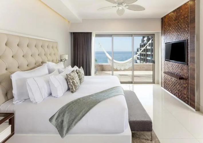 Luxe 2 BR Condo on the Beach